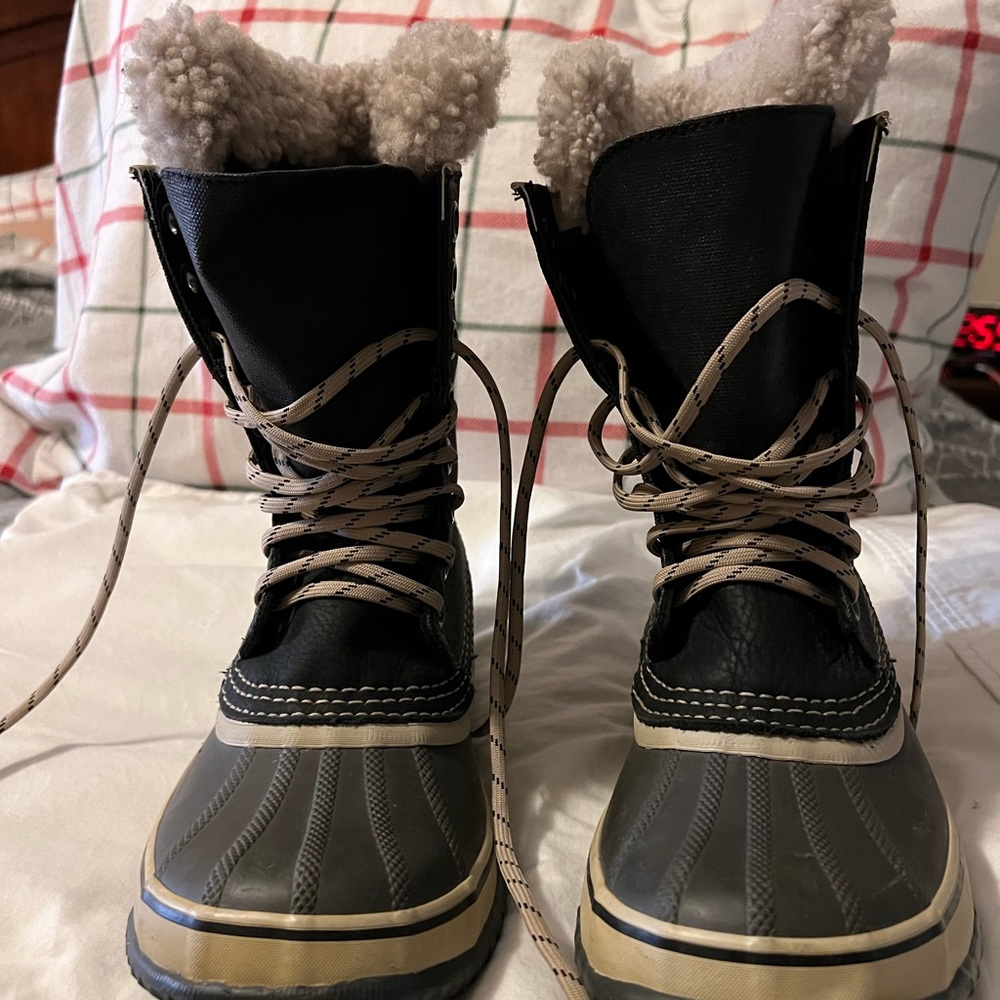 Sorel Caribou Women’s Size 9